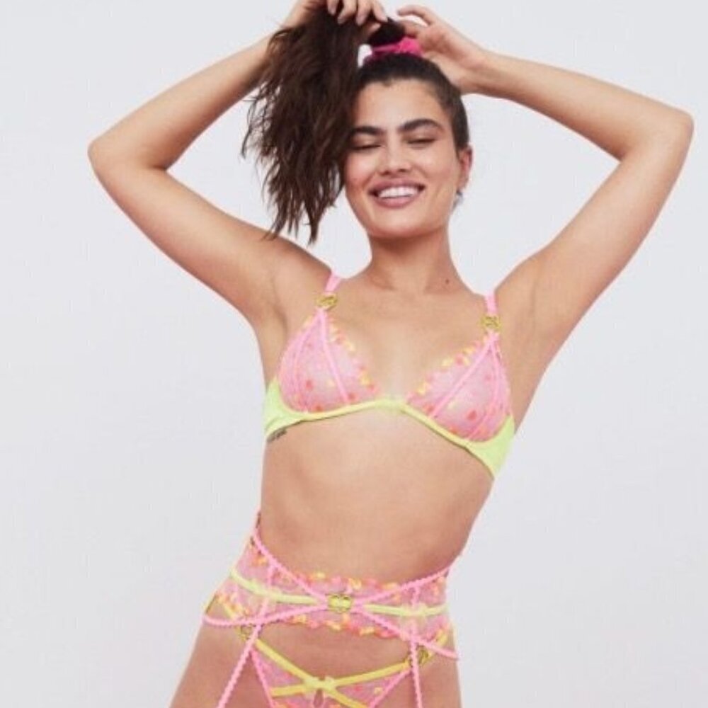 NWT For Love & Lemons x Victoria's Secret Tossed Heart embroidery Bra, XS